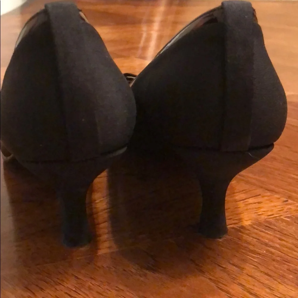 Stuart Weitzman Microfiber Kitten Heel Pumps 7.5 - Picture 6 of 10